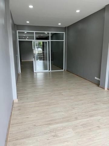 C3816 ขายอาคารพาณิชย์ 3 ชั้น 2 คูหา ถนนสุขุมวิท 71 รีโนเวทใหม่ ใกล้แยกคลองตัน รีโนเวทใหม่