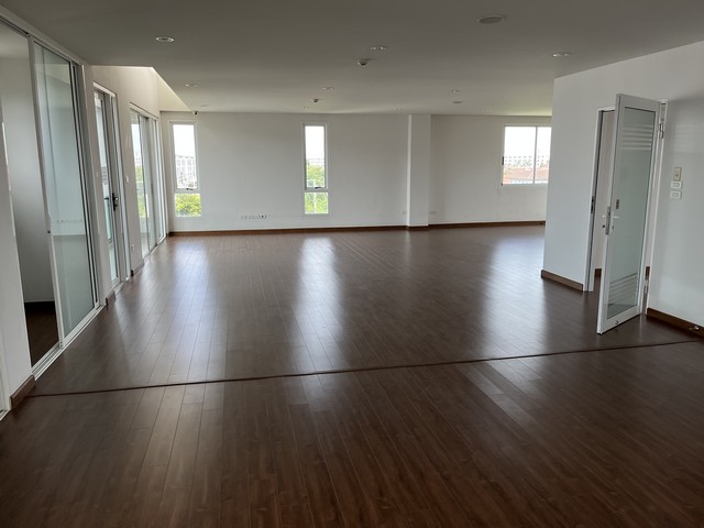 ขายโฮมออฟฟิสพร้อมผู้เช่า 2 คูหาติด 4 ชั้นเต็ม ขนาดใหญ่สุด ถนนนวลจันทร์ 