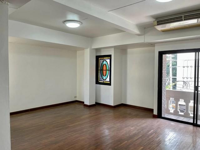 C3796 ให้เช่าโฮมออฟฟิศ 5 ชั้น พื้นที่ 500 ตรม.  รีโนเวทใหม่ ย่านสุขุมวิท 4 นานา ใกล้BTS นานา