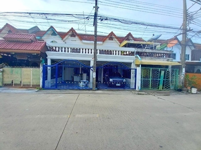 ตลาดนัดเลียบด่วน รามอินทรา42-46 36ตรว. 280 ตรม. ให้เช่าบ้านทาวน์เฮาส์2ชั้น 2คูหา(ทะลุถึงกัน)  4นอน 3น้ำ 3จอดรถ