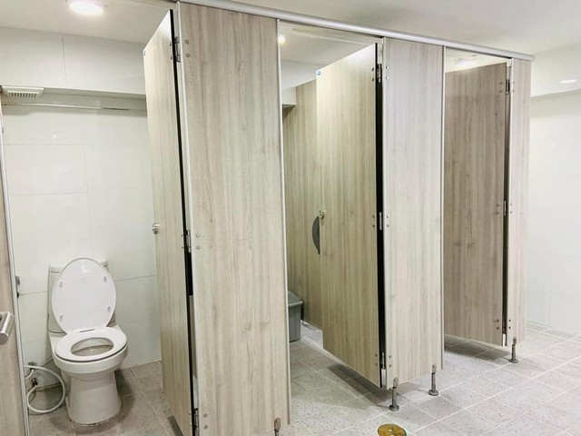 ให้เช่าอาคารพาณิชย์ 2 คูหา 3.5 ชั้น 450 ตรม. ย่านพระราม 4 ตรงข้ามช่อง 3 ติดสวนเพลินมาเก็ต ตึกรีโนเวทใหม่ พร้อมทำธุรกิจได้เลย 