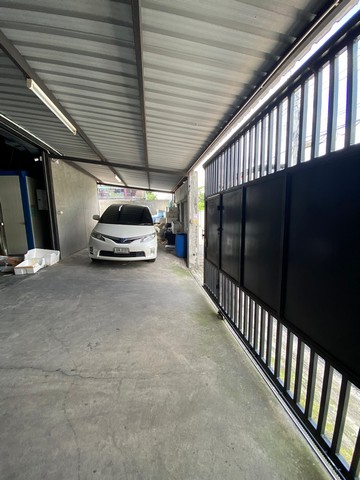 ให้เช่าโกดัง 1 ชั้นครึ่ง 100 ตรว  บางนา-ตราดซอย 21 แยก 17 ใกล้เซนทรัลบางนา  ZY167