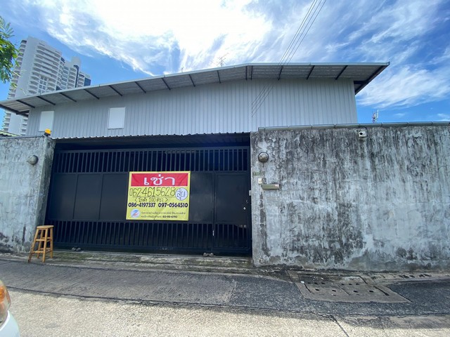 ให้เช่าโกดัง 1 ชั้นครึ่ง 100 ตรว  บางนา-ตราดซอย 21 แยก 17 ใกล้เซนทรัลบางนา  ZY167