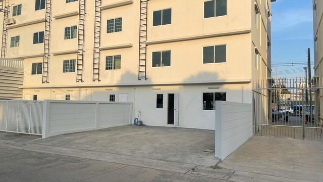 EPL-BR0014 ให้เช่าอาคารพาณิชย์ 2 คูหา ใกล้ตลาดชัชวาล ลำลูกกาคลอง7  ทำเลดีริมถนน พื้นที่ใช้สอย 456ตรม.หลังมุม 3 ห้องน้ำ เหมาะทำธุรกิจ