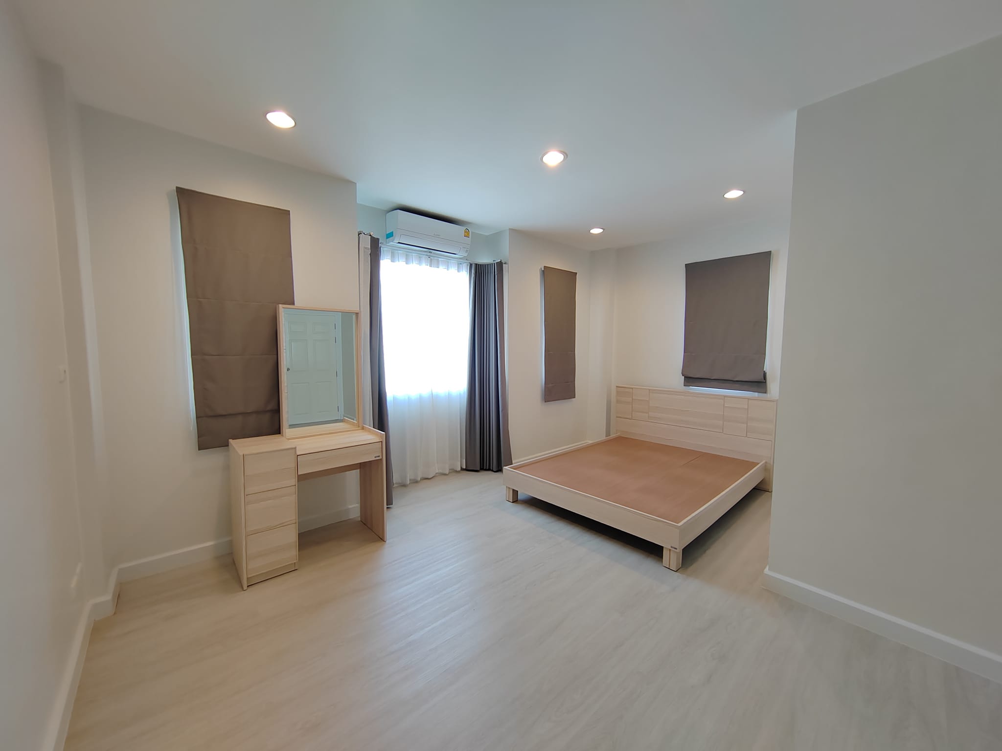 ขายทาวน์โฮม 3 ชั้นหลังมุม รามอินทรา 14 (ซอยมัยลาภ) รีโนเวทใหม่ ตกแต่งสไตล์มินิมอล เฟอร์พร้อมอยู่ เดินทางสะดวก เข้าออกได้หลายเส้นทาง  