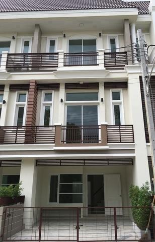 POR3358 ให้เช่า ทาวน์โฮม 3 ชั้น โครงการ พรีเมียมเพลส 9 ซอยสุคนธสวัสดิ์27 ย่านเลียบด่วน แขวงลาดพร้าว เขตลาดพร้าว