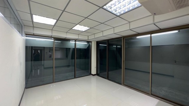 ให้เช่าสำนักงาน  7 ชั้น มีลิฟทฺ์ พื้นที่ใช้สอยประมาณ 1,000 ตรม.  ย่านคลองสาน เจริญนคร กรุงธนบุรี