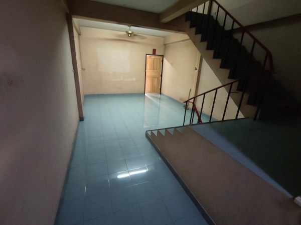  ขายด่วน!!! ตึกพาณิชย์ ซอย กรุงเทพ-นนทบุรี 33 , ถนน กรุงเทพ-นนทบุรี , กรุงเทพมหานคร 