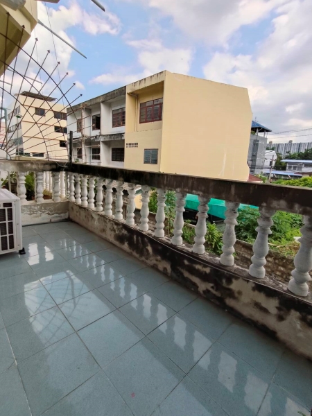  ขายด่วน!!! ตึกพาณิชย์ ซอย กรุงเทพ-นนทบุรี 33 , ถนน กรุงเทพ-นนทบุรี , กรุงเทพมหานคร 