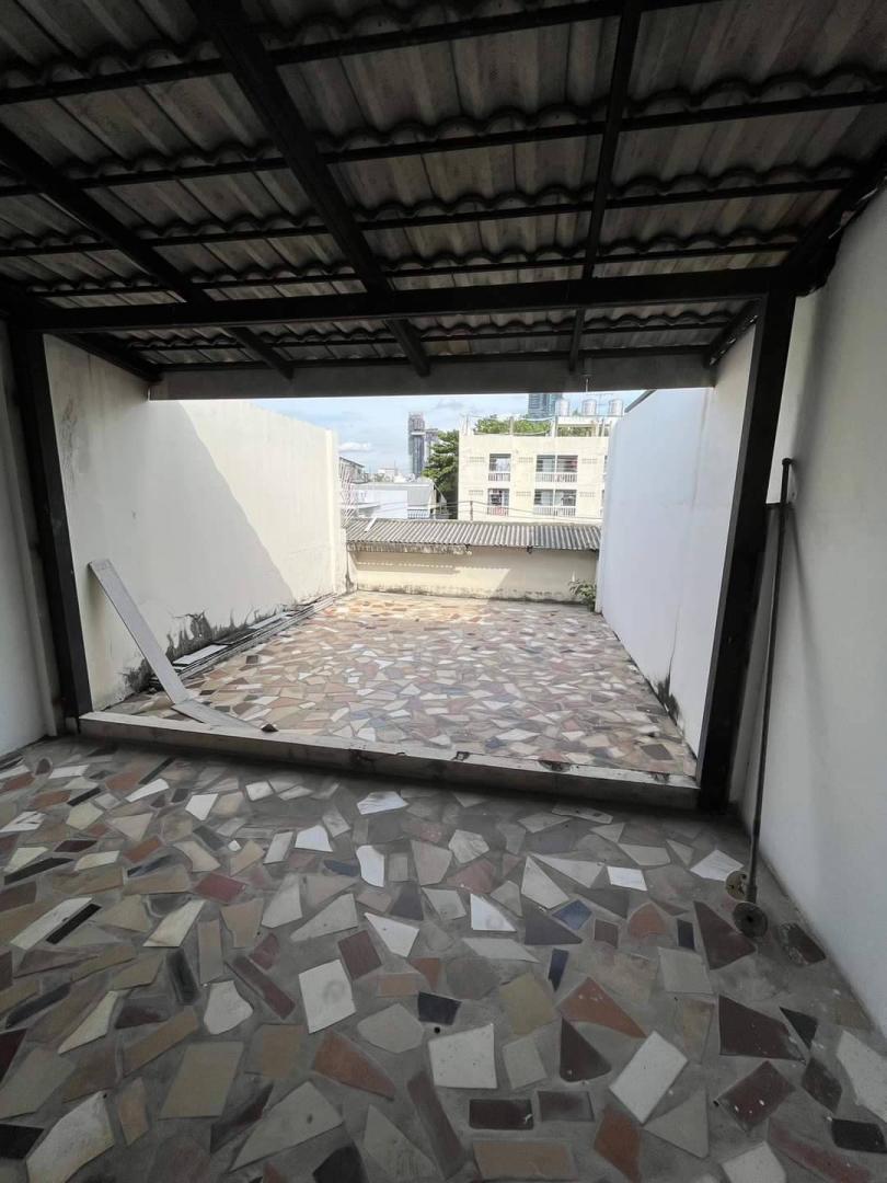 ให้เช่าตึกแถว3.5ชั้นซอยพระราม3 บางคอแหลม ใกล้เทอมินอล 21 เหมาะทำออฟฟิศหรือพักอาศัย