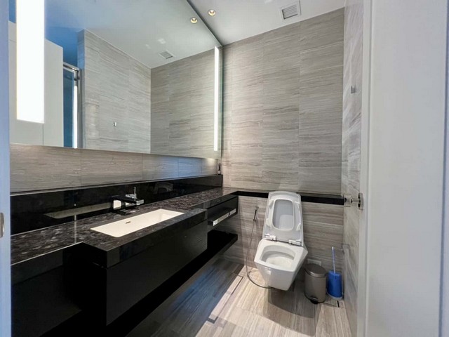 Four Seasons Private Residences Condo for RENT, near BTS Saphan Taksin