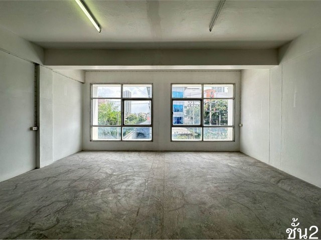 ให้เช่าอาคารสำนักงาน ใกล้เซ็นทรัลพระราม3   พื้นที่ใช้สอย 620 ตร.ม. หน้ากว้าง 6 เมตร   6 ชั้น ย่านสาทร ถนนพระราม3 ซอย53