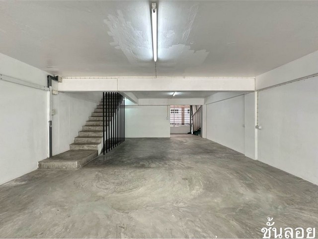 ให้เช่าอาคารสำนักงาน ใกล้เซ็นทรัลพระราม3   พื้นที่ใช้สอย 620 ตร.ม. หน้ากว้าง 6 เมตร   6 ชั้น ย่านสาทร ถนนพระราม3 ซอย53