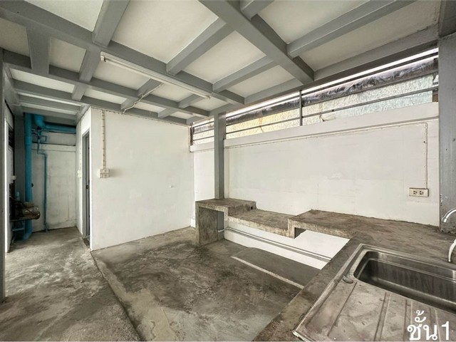 ให้เช่าอาคารสำนักงาน ใกล้เซ็นทรัลพระราม3   พื้นที่ใช้สอย 620 ตร.ม. หน้ากว้าง 6 เมตร   6 ชั้น ย่านสาทร ถนนพระราม3 ซอย53