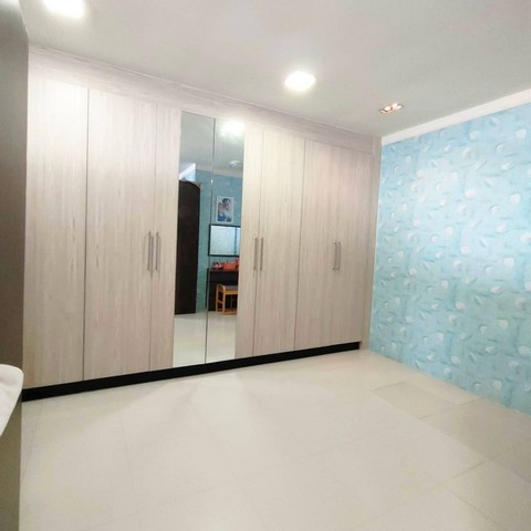ขายทาวเฮาส์ 3ชั้น  20 ตร.วา หมู่บ้านสินวงศ์การ์เด้น  กรุงเทพ  พร้อมเข้าอยู่   ZJ057