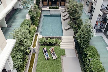 The Nest Sukhumvit 22 เดอะ เนสท์ สุขุมวิท 22 คลองเตย ตัวโครงการยังรายล้อมด้วยShopping Mall