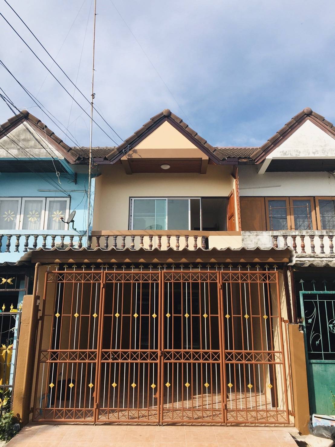 ขายทาวน์​เฮ้าส์​2​รีโนเวทพร้อมอยู่บางแสน
