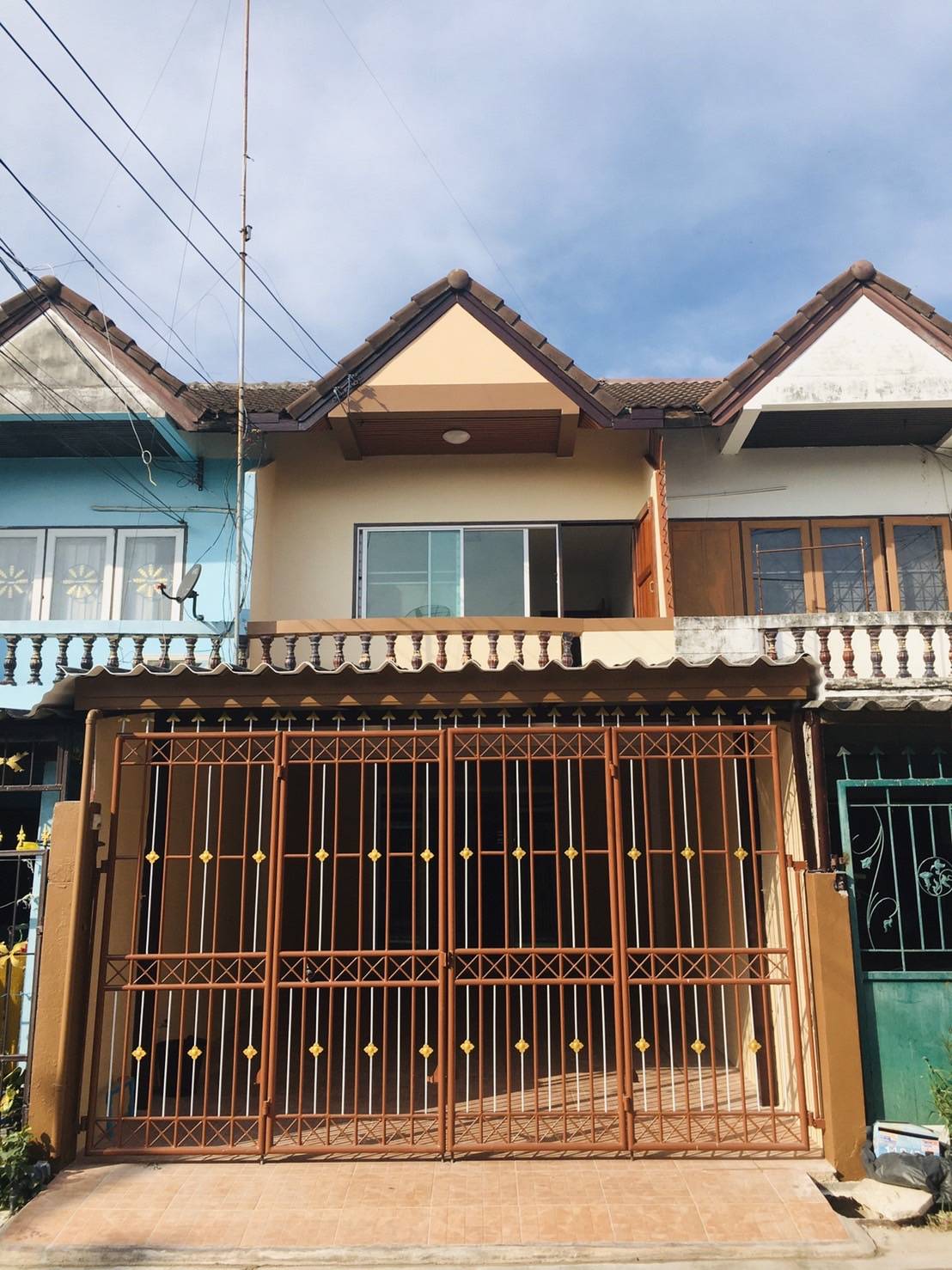 ขายทาวน์​เฮ้าส์​2​รีโนเวทพร้อมอยู่บางแสน
