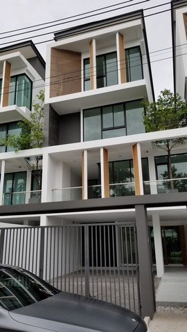 POR3375 ขาย ออฟฟิศ Glam ลาดพร้าว 71 ทาวน์โฮม 3.5 ชั้น ในซอยสตรีวิทยา 2 ตกแต่งสวย เหมาะอยู่อาศัย