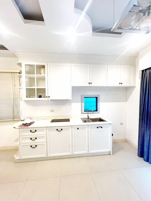 ให้เช่าใหญ่มาก หลังมุม ทาว์นโฮม 2 ชั้น  ติวานนท์-แจ้งวัฒนะ โรงเรียนพระหฤทัย นนท์   อนุญาตเลี้ยงสัตว์ 32ตรว. 138ตรม. 3นอน 2น้ำ 2จอดรถ 3แอร์ 