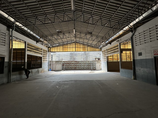 ให้เช่าพื้นที่เป็นโรงงานเก่า สามารถเป็น โกดัง หรือโรงงานได้ บางนา กรุงเทพ