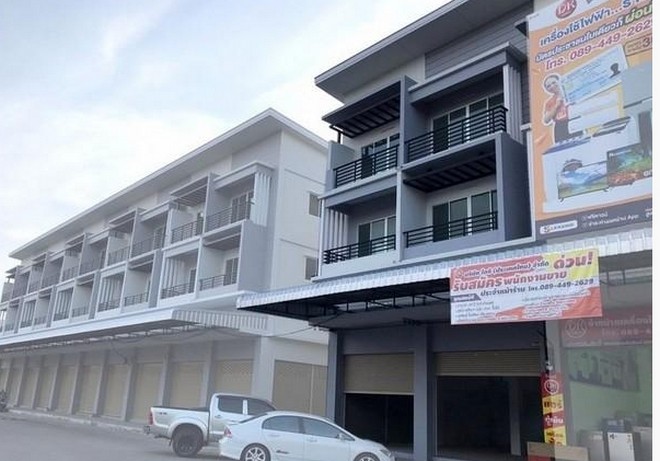  ให้เช่าอาคาร3.5 ชั้น  2 คูหา ลำลูกกาคลอง7ใกล้ตลาดชัชวาล 