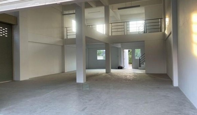  ให้เช่าอาคาร3.5 ชั้น  2 คูหา ลำลูกกาคลอง7ใกล้ตลาดชัชวาล 