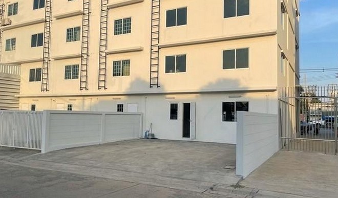  ให้เช่าอาคาร3.5 ชั้น  2 คูหา ลำลูกกาคลอง7ใกล้ตลาดชัชวาล 