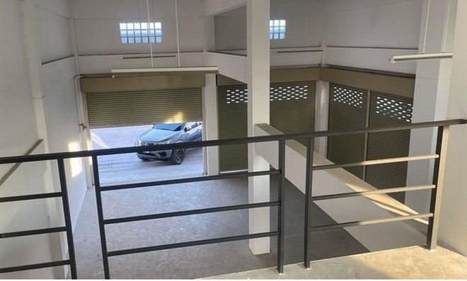  ให้เช่าอาคาร3.5 ชั้น  2 คูหา ลำลูกกาคลอง7ใกล้ตลาดชัชวาล 