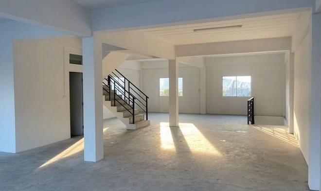  ให้เช่าอาคาร3.5 ชั้น  2 คูหา ลำลูกกาคลอง7ใกล้ตลาดชัชวาล 