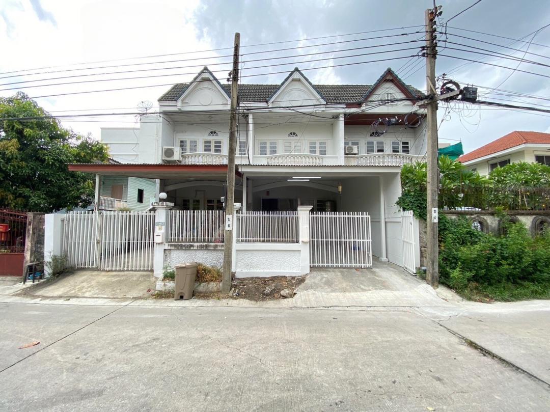 C3911 ให้เช่าและขายทาวน์เฮาส์ 2 ชั้น ซอยสุขุมวิท64 บ้านรีโนเวทใหม่ ใกล้ทางด่วน