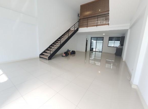  ให้เช่าและขายโฮมออฟฟิศ 4.5 ชั้น  เนอวานา แอท เวิร์ค Nirvana@work รามอินทรา 