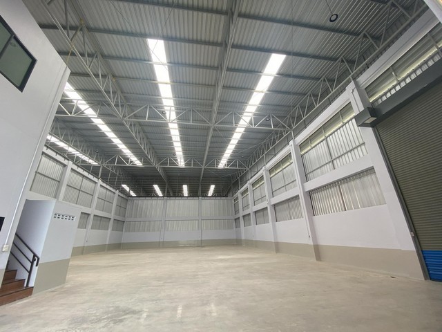  ให้เช่าโกดังสภาพใหม่ 400 ตารางเมตร ปทุมธานี ใกล้ตลาดไท รถใหญ่เช้าออกสะดวก