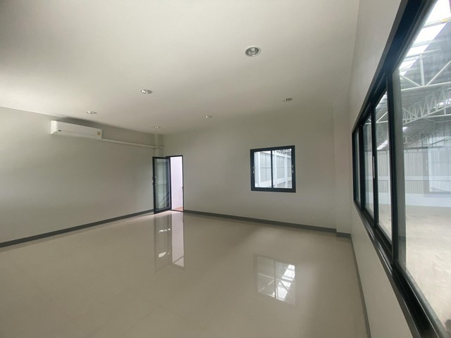  ให้เช่าโกดังสภาพใหม่ 400 ตารางเมตร ปทุมธานี ใกล้ตลาดไท รถใหญ่เช้าออกสะดวก