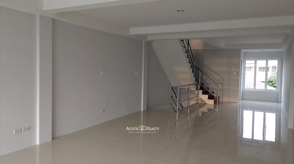 ขายด่วนพร้อมผู้เช่า ทาวน์โฮมปากซอย รามคำแหง174 Sh-661009-0001 