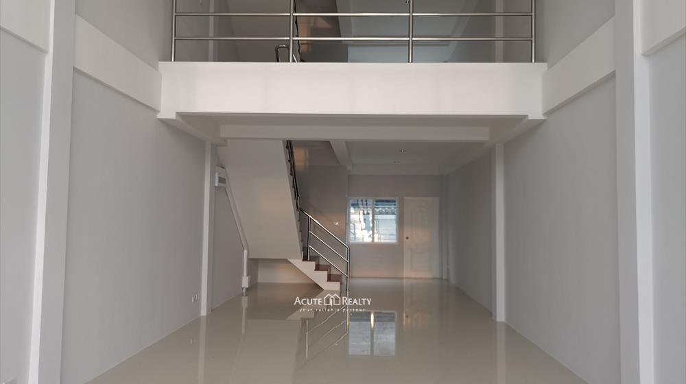 ขายด่วนพร้อมผู้เช่า ทาวน์โฮมปากซอย รามคำแหง174 Sh-661009-0001 