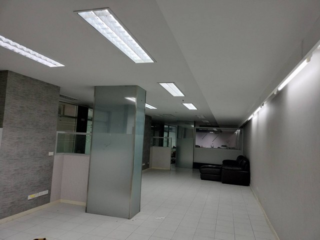 ให้เช่าพื้นที่สำนักงาน ชั้น 2 พื้นที่ 250 ตรม. อาคารดีสินชัย พระราม3 เหมาทำออฟฟิต หรือคลีนิค ใกล้ BRT สถานีเจริญราษฏร์ ประมาณ 100 เมตร