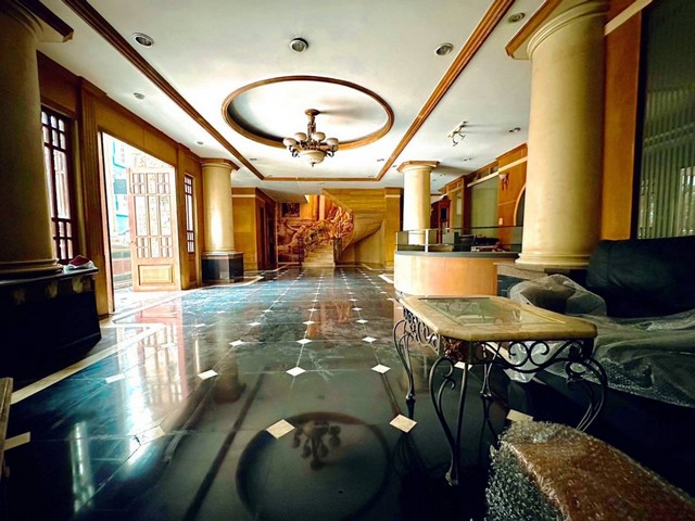 ขาย/เช่าด่วน อาคารสำนักงานหรู 8 ชั้น 70 ตร.ว. ใกล้เซนทรัลพระราม 9 