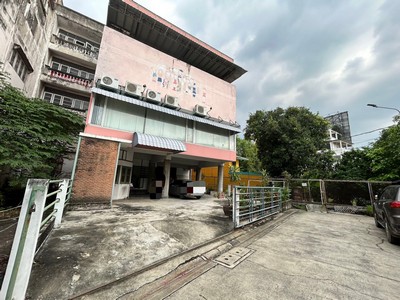 ทำเลติดถนนใหญ่ ! ขายอาคารพาณิชย์ 4.5 ชั้น  2 คูหา 76 ตร.ว ถนนติวานนท์ ใกล้บิ๊กซีติวานนท์ 50 เมตร ใกล้จุดข้น-ลงรถไฟฟ้า MRT สถานี สาธารณสุข 