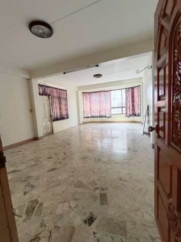 ขายอาคารพาณิชย์  ต. พลับพลา อ.เมือง จ.จันทบุรี 2 คูหา ห้องมุม 