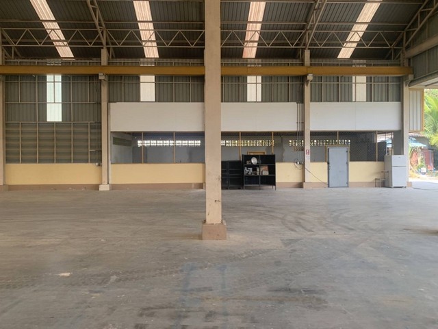 ให้เช่าโรงงานอยู่ตำบลเขาคันทรงอำเภอศรีราชาจังหวัดชลบุรีมีเนื้อที่4-1- 80ไร่ติดถนนสาธารณะสองด้านหน้ากว้าง 100 