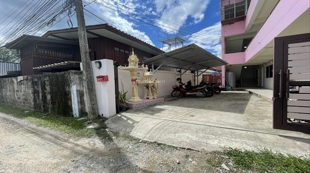 ขายหอพัก 3 ชั้น ตำบลวัดเกต อำเภอเมือง จังหวัดเชียงใหม่ 12 ห้องพัก