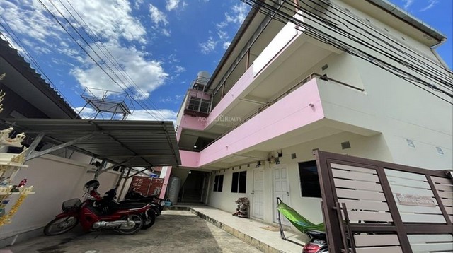ขายหอพัก 3 ชั้น ตำบลวัดเกต อำเภอเมือง จังหวัดเชียงใหม่ 12 ห้องพัก