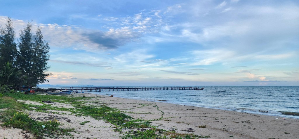 ขายที่ดินติดทะเลชุมพร หน้าติดทะเล หาดบ้านหนองบัว อ.ละเเม จ.ชุมพร แปลงละ 361 ตรว ทำเลงาม ถูกสวยทำเลดี
