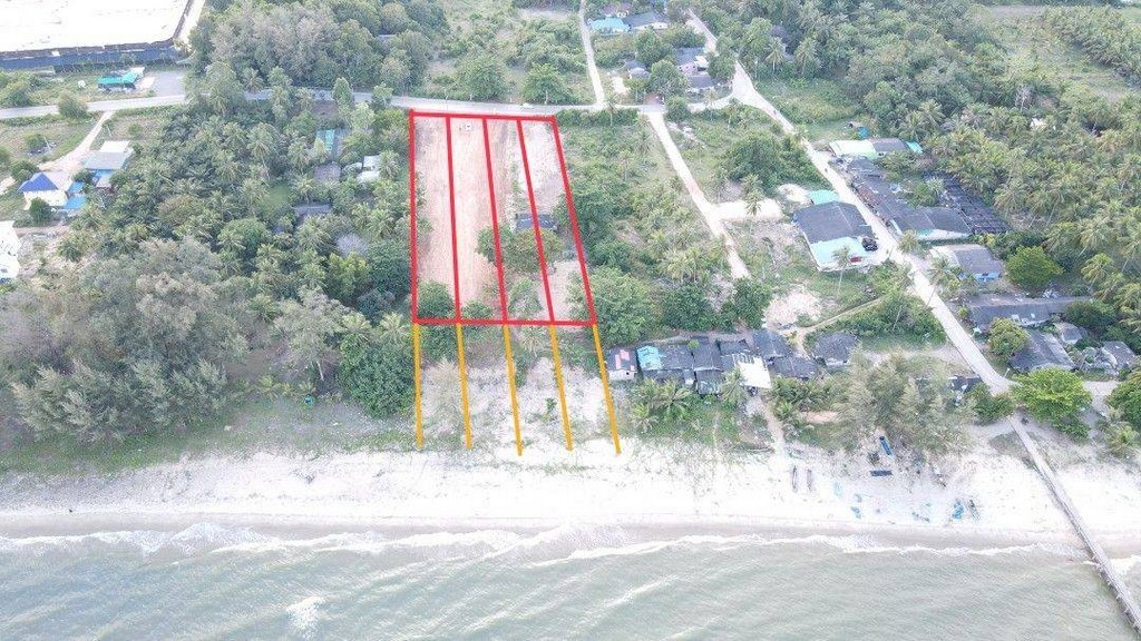 ขายที่ดินติดทะเลชุมพร หน้าติดทะเล หาดบ้านหนองบัว อ.ละเเม จ.ชุมพร แปลงละ 361 ตรว ทำเลงาม ถูกสวยทำเลดี