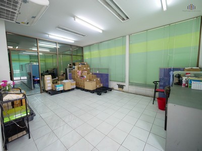 พื้นที่ใช้สอยรวม 650 ตร.ม!! ขายโฮมออฟฟิศ อาคารสำนักงาน 4 ชั้น 84 ตร.วา ทาวน์อินทาวน์ ซอย 3 ซอยหลักของโครงการ ใกล้ MRT สายสีเหลือง 