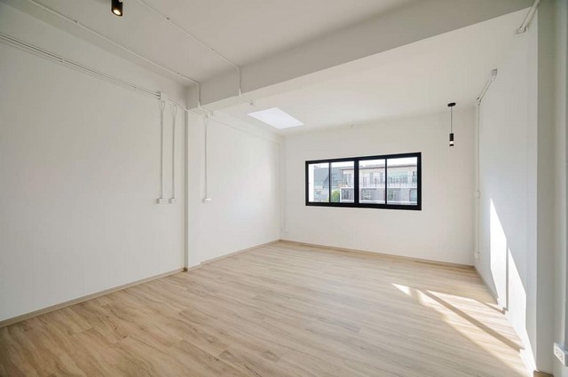 ขาย Townhome หลังใหญ่ Modern Minimal style ย่านเจริญกรุง ใกล้ห้าง ใกล้เอเชียทีค แหล่งเมืองเก่าใจกลางเมือง