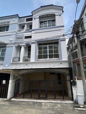 ให้เช่าทาวน์โฮม 3 ชั้น หลังมุม 3 ห้องนอน โครงการบ้านกลางเมืองลาดพร้าว โยธินพัฒนา ใกล้เซ็นทรัลอีสต์วิลล์