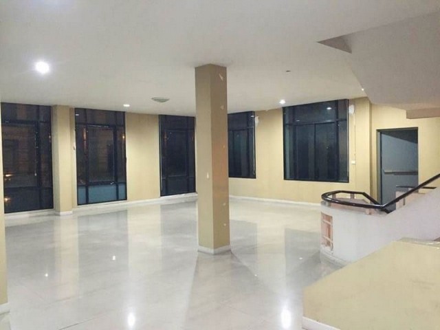 ให้เช่าอาคารสำนักงาน 4 ชั้น 600 ตรม. โครงการบ้านกลางกรุง Office Park ริมถนนใหญ่ บางนา-ตราด กม 3 ตรงข้ามโรงพยาบาลไทยนครินทร์