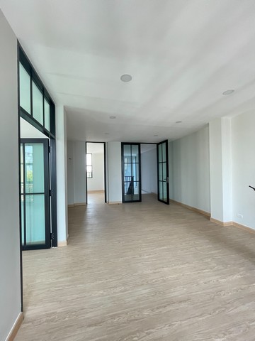 ให้เช่าโฮมออฟฟิศ 4 ชั้น สไตล์ Nordic 500 ตรม. ย่านหัวหมาก รามคำแหง ศรีนครินทร์ ใกล้ BTS สถานีศรีกรีฑา ** จอดรถ 9 คัน 